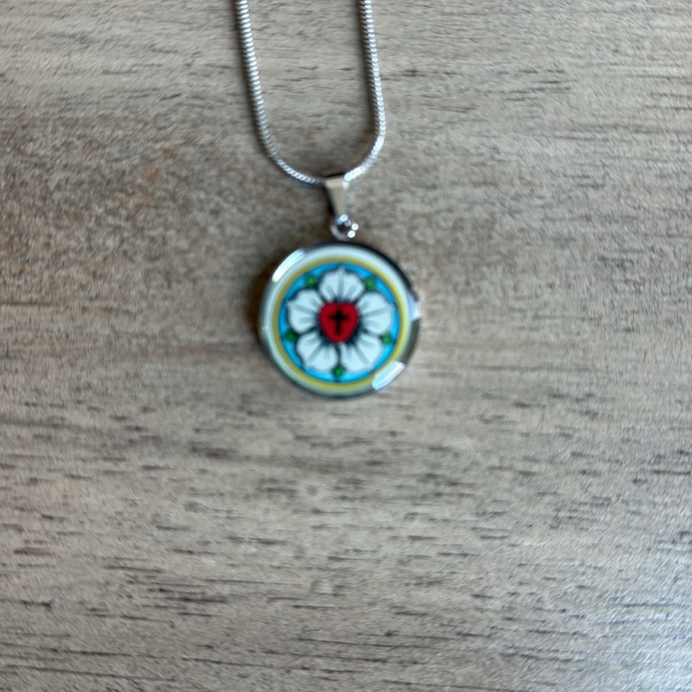 Luther Rose pendant necklace surgical steel - Picture 3 of 3